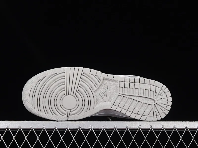 All Categories Nk SB Dunk Series Nk SB Dunk Low Low-top sneakers F version Nk Dunk SB Low Gray white and black scratch-off SB low-top sports and leisure sneakers DR9654-001